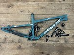 Pivot Cycles Trail 429 Frame Set / S,L,XL / Silber, grün, blau / NEU