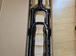 RockShox Yari 180mm RC 27,5 Federgabel Neu