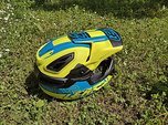 Leatt DBX Five V12 Helm Medium Gelb-blau / gratis Versan