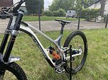 Commençal Supreme DH V4.4 650B Gr. L + Dämpfer