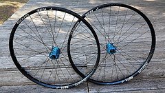 Panchowheels (new) Vibe 29" turquoise custom enduro handbuildt wheelset, NEU!!