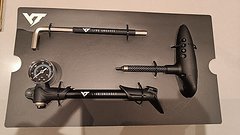 YT Industries Werkzeugset: Gabel / Dämpferpumpe, Drehmomentschlüssel, 8mm Sechskantschlüssel