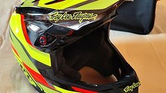 Troy Lee Designs D4 CARBON OMEGA Black/Yellow MIPS M Helm neu
