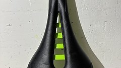Astute MTB Sattel Carbon Rails schwarz/grün