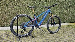 Pivot Cycles Shuttle SL Pro X0 Eagle Transmission