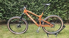 Trek Slash 2018 refurbished in spektakulärem Orange lackiert