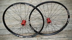 Panchowheels (new) Vibe 29" RED custom enduro handbuildt wheelset, NEU!!