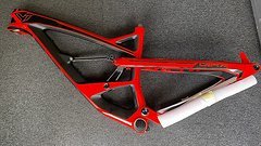 YT Industries Capra CF Pro Carbon Gr. S Rot Enduro Rahmen