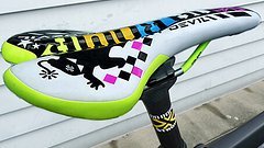 Dabomb Dirt Devil Sattel NEU bunt