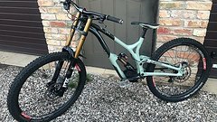 Commençal Supreme DH v4 Mullet M