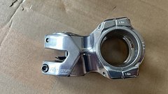 Reverse Components Stem Black One D-2 Ti 50mm - 31,8 & 35,0 - silber