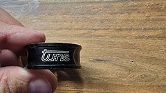 Tune Schraubwürger Sattelklemme 34,9mm schwarz (31.6)