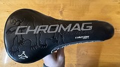 Chromag Bikes Overture Sattel mit kurzer Sattelstütze (Dirt / Slopestyle)