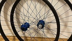 Light Carbon + Hope Pro 5 Strong Wheelset