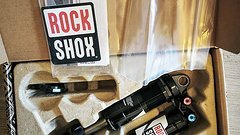 RockShox Vivid Coil R2C 216/63,5mm Tune Mid/Mid