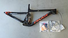 Pivot Cycles Mach 4 SL Rahmenset mit Fox DPS Factory Carbon 2023 Neu