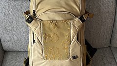 Evoc Neo 16L Gold Protektor-Rucksack