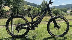 YT Industries TUES 27 CF 27,5 Größe M; Jetblack; Neuwertig