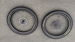 Roval Carbon-Laufräder 27,5 mit Enduro-Bereifung