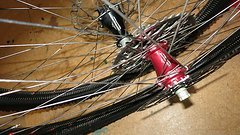 Tune Extralite 977g Laufradsatz  Boost Carbon Titanspeichen