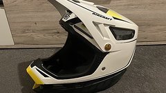 100% Aircraft Carbon Helm Gr L top zustand