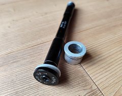 Foto von shift Steckachse 15x100mm für Bos Dizzy inkl. Konus für mehr Steifigkeit
