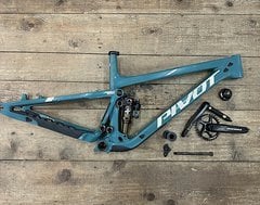 Foto von Pivot Cycles Trail 429 Frame Set / S,L,XL / Silber, grün, blau / NEU