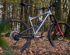 Foto von Nicolai ION 15 - Gr. M, Titan Elox, Lyrik, Newmen, SRAM XX1
