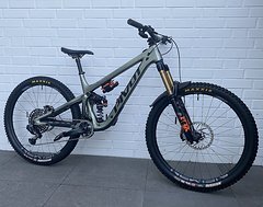Foto von Pivot Cycles Firebird Custom neuwertig.
