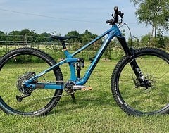 Foto von Transition Bikes Sentinel M 2022 Alu Blau Fox Sram Shimano