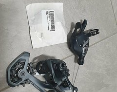 Foto von SRAM X01 Eagle Schaltwerk 12-fach, neu, 520% 52 Zähne + X01 Schalthebel
