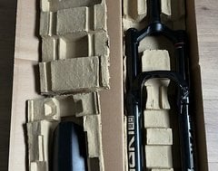 Foto von RockShox LYRIK ULTIMATE 160mm 29" 44mm Boost ButterCup MY23