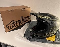 Foto von Troy Lee Designs D3 Fiberlite SPIDERSTRIPE