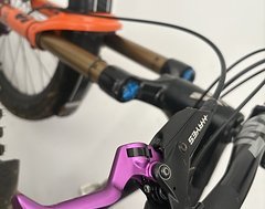 Foto von Hayes Dominion A4 purple