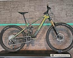 Foto von Norco FLUID VLT C2 140 SZ3 Carbon Light-Fully E-Bike Lyrik Custom