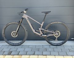 Foto von Santa Cruz Bicycles Tallboy CC V5 Gr. M Top Zustand, Race Face, Sram Eagle, Neuwertig