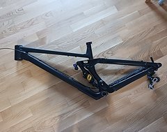 Foto von Raaw Madonna V3 | Frame | Medium | inkl. Öhlins ttx2 air | schwarz