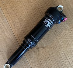 Fox DPS EVOL Performance Elite 230x60mm + Volumenspacer