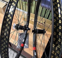 Santa Cruz Bicycles Reserve 30 HD Carbon Industry Nine Hydra MX Laufradsatz -NEU-