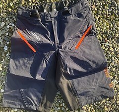 Dirtlej waterproof shorts Gr small