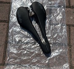 Selle Italia SLR Boost Kit Carbonio Superflow 145 mm 100% NEW