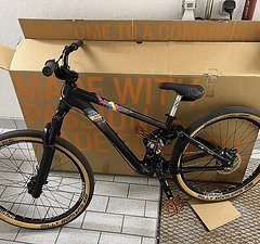 Bergamont Kiez Slope Dirtbike - Rock  Shox, Noa 120, DT, Spank