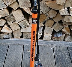 SKS Standluftpumpe Rennkompressor ORANGE