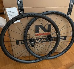 Novatec R3 Team Disc Centerlock Carbon Laufradsatz NEU