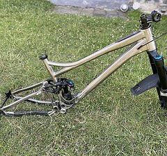 Banshee Titan Größe L Fox 38 perf. Elite + Fox X2 Frameset