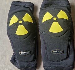 Nukeproof Critical Armour Knee Sleeves Knieschützer Knieprotektoren L (Neu!)