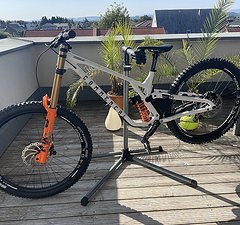 Commencal Supreme V5 Custom Build