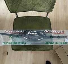 Renthal V2 Fatbar 31,8mm/800mm/30mm Rise