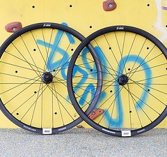 Rose Bikes Bestzustand: Gravel Laufradsatz G Thirty Disc 28"x25 mm Shimano HG