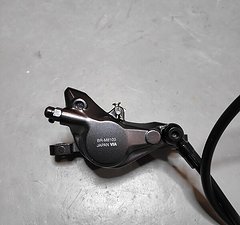 Shimano XT BR-M8100 Bremssattel VR +HR Inklusive Leitung